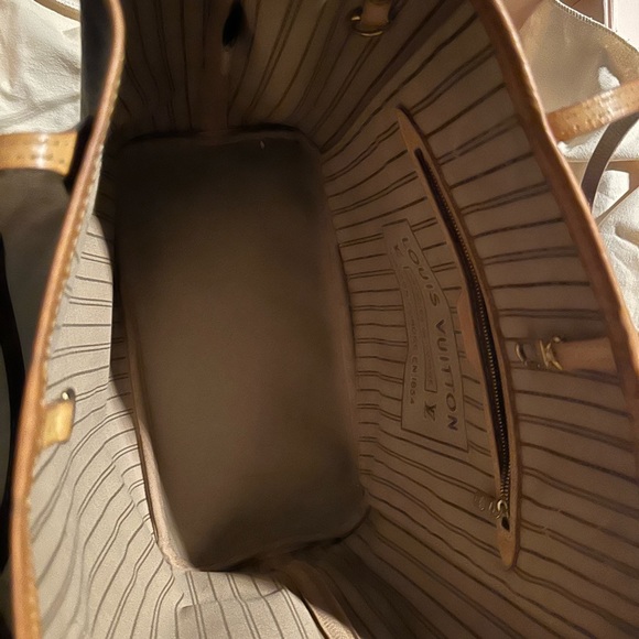 LV purse - Picture 2 of 5